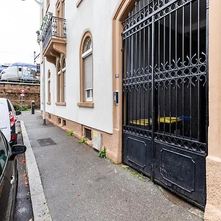 Deluxe Prive Centre Avec Parking Gratuit Apartment